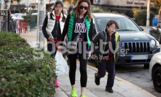 Δέσποινα Βανδή: Με τα παιδιά της στην Γλυφάδα