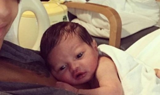 To πιο όμορφο μωράκι: Ο διάσημος τραγουδιστής μας παρουσιάζει το νεογέννητο γιο του