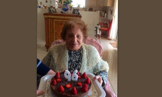 Τα 96α γενέθλιά της γιορτάζει η μητέρα του…