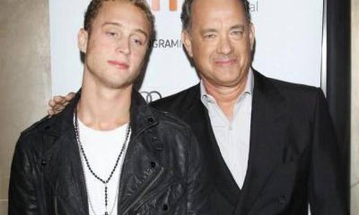 Πληρώνει τα… σπασμένα του γιου του ο Hanks