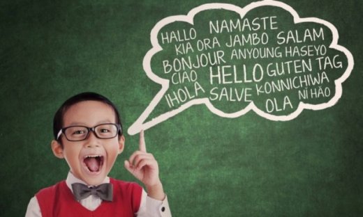 Είναι τα δίγλωσσα παιδιά εξυπνότερα; Τι απαντά νέα έρευνα