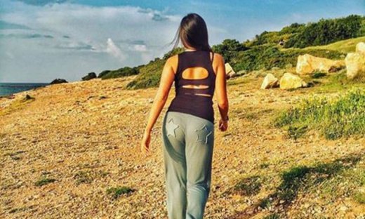 Χριστίνα Μουστάκα: Κυριακάτικη βόλτα στην παραλία