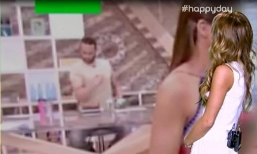 Δείτε τι έκανε ο Κώστας Φραγκολιάς πίσω από την πλάτη της Σταματίνας Τσιμτσιλή στον αέρα!