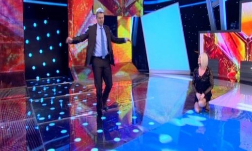 Επιτέλους! Ο Γκλέτσος μπήκε στο πλατό της Κορομηλά και έριξε και ένα ζεϊμπέκικο