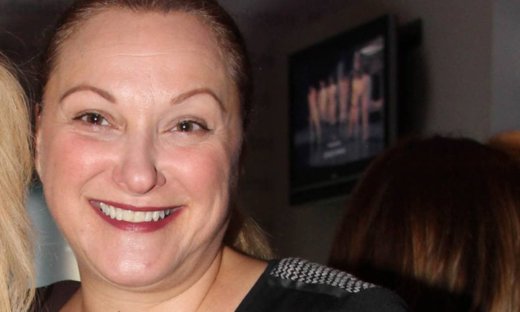 Ρένια Λουιζίδου: «Είμαι 50 ετών. Είναι βλακώδες να κάνω τη μικρότερη»