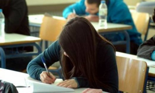 Πανελλήνιες 2016: Ο ΣΥΡΙΖΑ θέλει να καταργήσει τις εξετάσεις εν μέσω πρεμιέρας