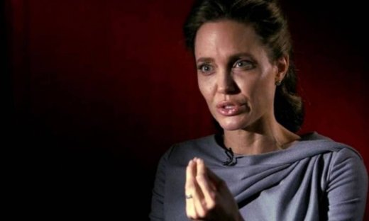 «Να βγάλει το σκασμό». Η Τelegraph επιτίθεται στη Τζολί για την προσφυγική κρίση