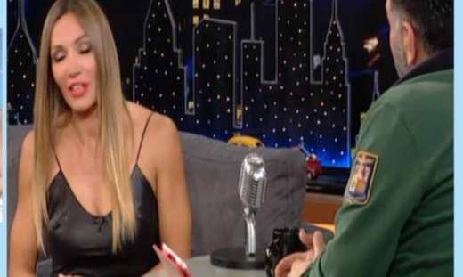 Τρελό Γέλιο: Ο Αρναούτογλου ρώτησε την Πετρουλάκη την ηλικία της και απάντησε εκείνος