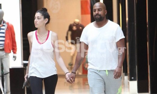 Ωχ, πως της λένε τώρα πως μας πέτυχε ο paparazzi και θα μαθευτεί ο έρωτάς μας;