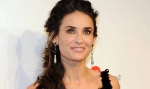 Μα γιατί το έκανε αυτό; Η Demi Moore άλλαξε τα μαλλιά της και ελπίζουμε να είναι ψέμα