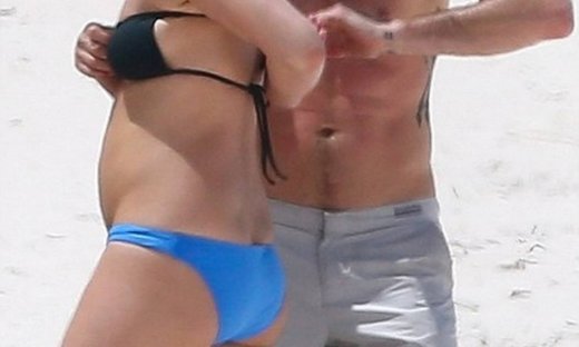 Έγκυος η Jennifer Aniston; Οι φωτογραφίες με φουσκωμένη κοιλίτσα