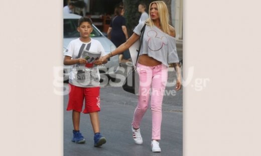 Η κουκλίτσα με τα ροζ