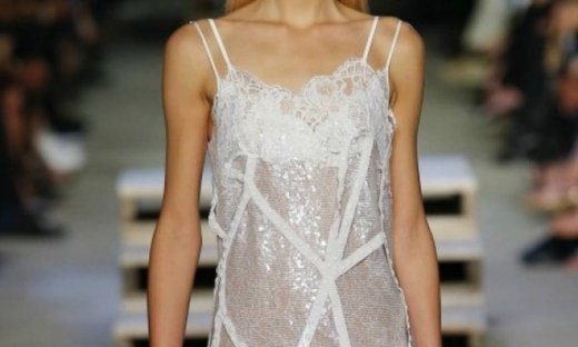 Ο σωστός τρόπος για να υιοθετήσεις το lingerie trend είναι αυτός της Kylie Jenner