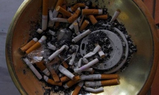 3500 τόνοι αποτσίγαρα το χρόνο στις ελληνικές παραλίες