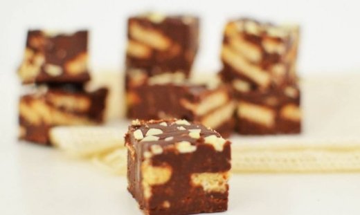 Μπισκοτογλυκό με 3 μόνο υλικά: Η πιο εύκολη συνταγή για το Σαββατοκύριακο