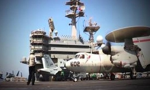 Ατύχημα σε αεροπλανοφόρο: Κόπηκαν τα σχοινιά πέδησης κατά την προσνήωση