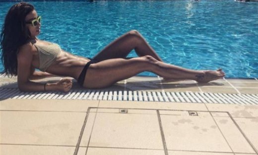 Αχ, Ελενίτσα! Εσύ δροσίζεσαι και εμείς… καιγόμαστε!