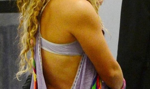 Διάσημη μαμά εμφανίστηκε στο αεροδρόμιο με τα παιδιά της και τρέλανε τους παπαράτσι!