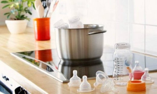 Τέσσερις διαφορετικοί τρόποι για αποστειρώσετε τα μπιμπερό και τις πιπίλες του μωρού σας!