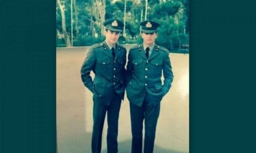 Αγνώριστος. Ποιος είναι ο τραγουδιστής της φωτογραφίας; (Nassos blog)