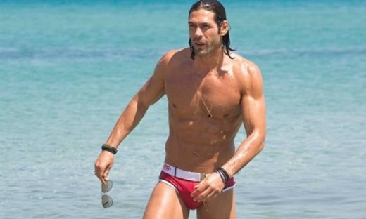 Γιάννης Σπαλιάρας: «Mια ρυτίδα στον άνδρα μπορεί να είναι και γοητεία»