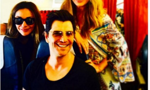 Η selfie γνωστής τραγουδίστριας με τον Ρουβά και την Βανδή μέσα στο αεροπλάνο