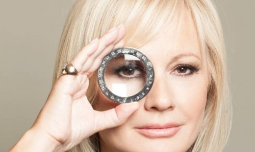 Αγγελική Νικολούλη. Ποιον καρφώνει στο νέο βιβλίο της (Nassos blog)