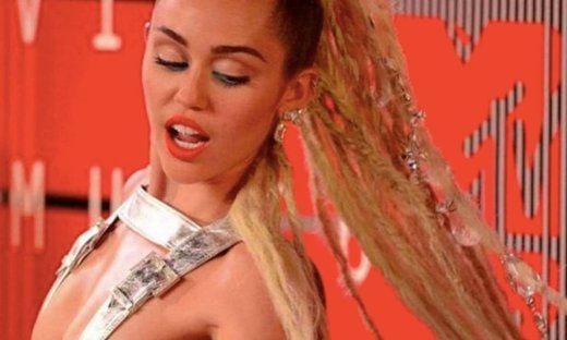 «Δεν είμαι σημαντική»: Η Mάιλι Σάιρους λέει όχι στη φαρσοκωμωδία του κόκκινου χαλιού