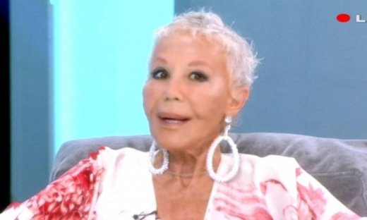 Ζωή Λάσκαρη: Το «μαύρο» στα κανάλια και οι σπουδές της εγγονής της σε δραματική σχολή