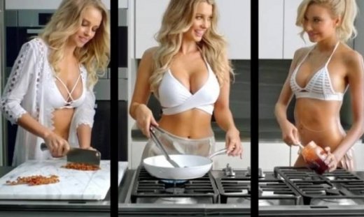 ΚΟΛΑΣΜΕΝΗ διαφήμιση! Φτιάχνουν μπέργκερ με καυτά εσώρουχα στην κουζίνα! (photos+video)