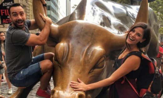 Έπιασαν τον ταύρο από τα κέρατα!