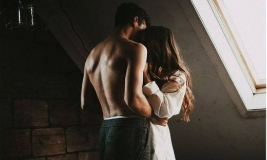 6 εντελώς αηδιαστικά πράγματα όλες κάνουμε και... ερεθίζουν έναν άντρα