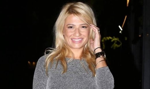 Φαίη Σκορδά: Δείτε την να παίζει ποδόσφαιρο με τους γιους της (φωτο)