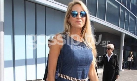 Αννίτα Ναθαναήλ: Στο θέατρο με την κούκλα κόρη της-Δείτε πόσο μοιάζουν