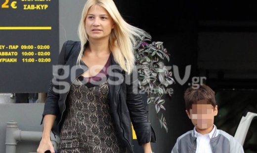 Σκορδά: Στην Γλυφάδα με τον γιο της λίγο πριν την ανακοίνωση του διαζυγίου