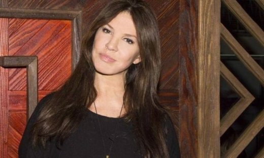 Βάνα Μπάρμπα: Ποζάρει στην αγκαλιά του πατέρα της (φωτο)