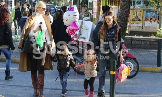 Βόλτα με το γιο της