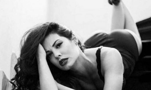 Μαρία Κορινθίου: Σέξι και όποιος αντέξει!