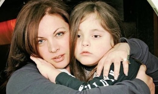 Νένα Χρονοπούλου: Συγκλονίζει μιλώντας για τον πρόωρο τοκετό και τις δυσκολίες που αντιμετώπισε