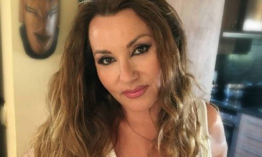 Πόπη Μαλλιωτάκη: Δείτε τον κούκλο γιο της να παίζει στο νέο της videoclip