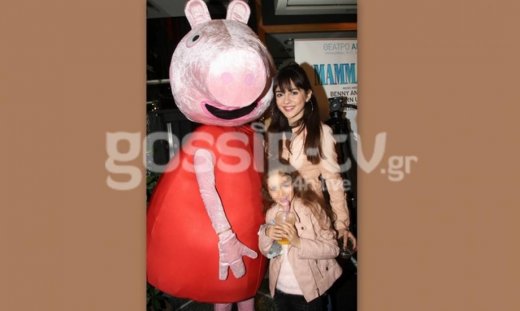 Αγγελική Δαλιάνη: Ασορτί με την κόρη της στο θέατρο