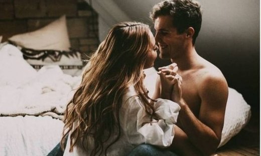 4 κόλπα για να τον κάνεις να κρατήσει περισσότερο στο κρεβάτι