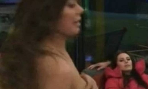 Ακατάλληλες εικόνες σε ζωντανή μετάδοση: Δεν άντεξε και τα πέταξε όλα στον αέρα! (video+pics)