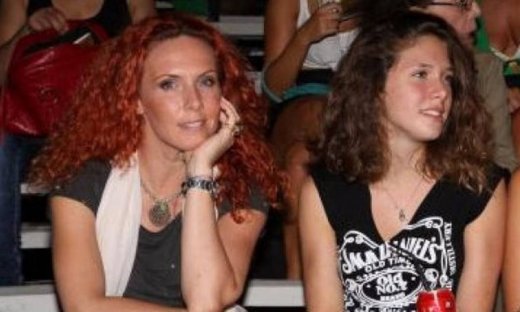 Εβελίνα Παπούλια: «Με την κόρη μου έχω πολύ καλή σχέση»