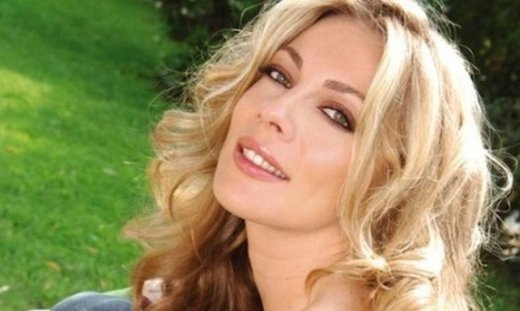 Σμαράγδα Καρύδη: «Λέω ψέματα. Όμως, δεν είμαι ψεύτικη»