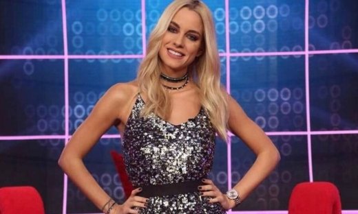 Πώς θα φορέσεις και μετά τις γιορτές το φόρεμα που αγόρασες για το ρεβεγιόν