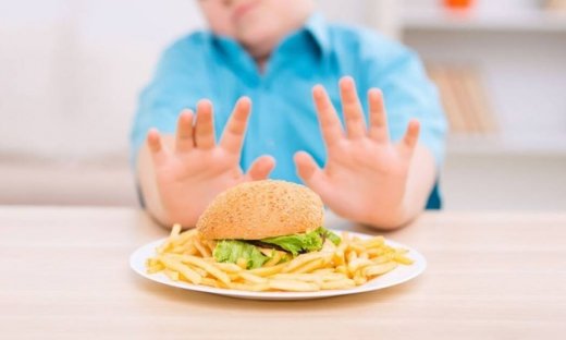 Παιδιά και υψηλή χοληστερόλη: Ποια κινδυνεύουν περισσότερο & πώς θα τα προστατέψετε