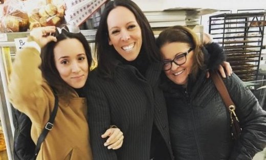 Καλομοίρα: Η βόλτα με τη μητέρα της (φωτό)