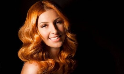 Έλενα Παπαρίζου: Η έκπληξη που της ομάδας της για τα γενέθλιά της