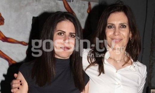 Κατερίνα Διδασκάλου: Στο θέατρο με την κούκλα κόρη της